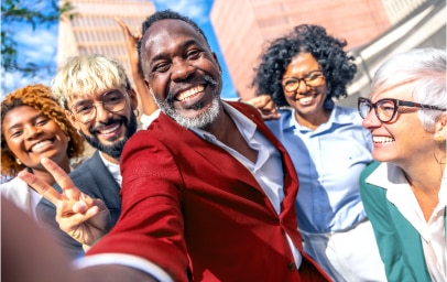 Mosolygó emberek csoportja