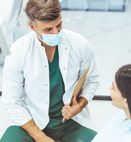 Fogorvos és páciense.  